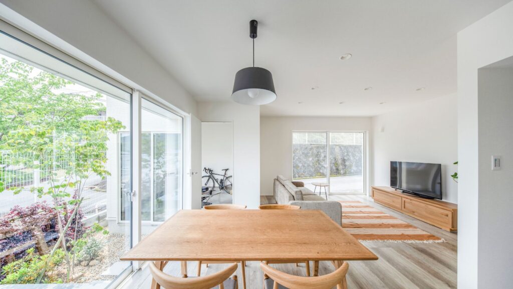 やわらぎタイルデッキのある家_1