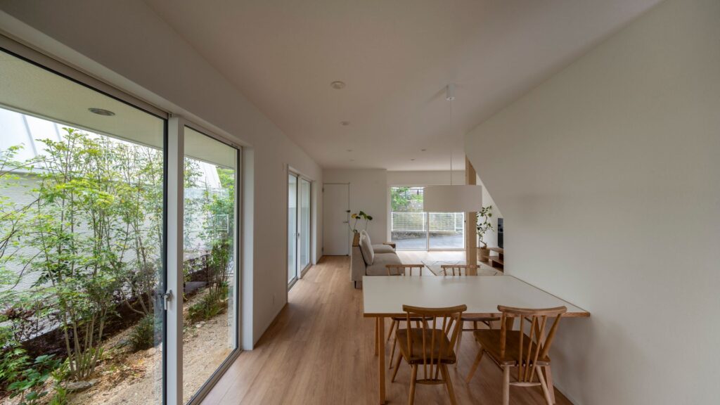 緑に包まれた家_1